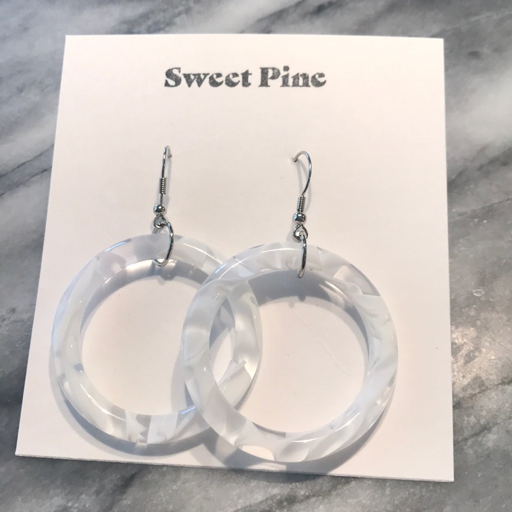 Simple and beautiful acrylic dangle earrings